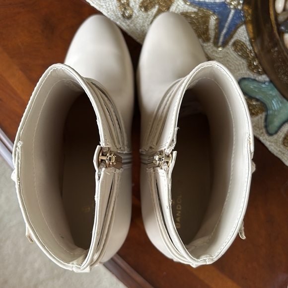 Brand New Bandolino Ivory Stacked Heeled Ankle Boots Bow Wrapped Strap - Picture 8 of 16